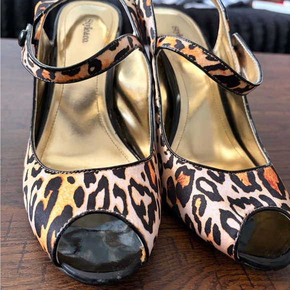 Leopard Print Peep Toe Heels - Picture 5 of 14